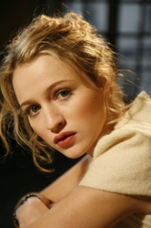  Christa Theret