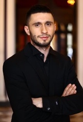  Dragos Bucur