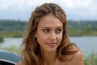 Jessica Alba dans Little Fockers avec De Niro et Ben Stiller