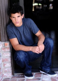 Taylor Lautner s'envole!