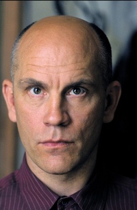 John Malkovich dans Red.