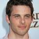 James Marsden fait le lapin de Pâques!