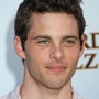 James Marsden fait le lapin de Pâques!