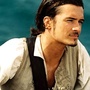 Orlando Bloom regarde le navire prendre le large...