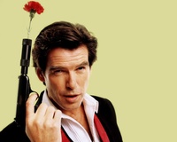 Pierce Brosnan en pleine guerre de religion !
