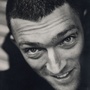 Vincent Cassel fait le moine.