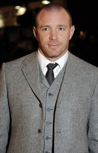 Guy Ritchie retire Excalibur de son rocher...