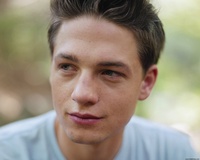 Gregory Smith emménage dans Dream House.