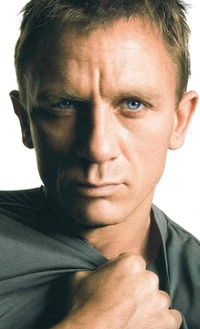 Daniel Craig est bien entouré.