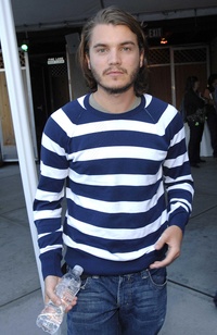 Emile Hirsch pour botter de l'alien en Russie