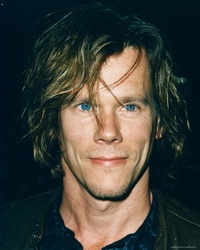 Kevin Bacon en mâle dominant
