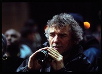 Un faux flic chez Curtis Hanson