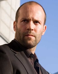 Clive Owen & Jason Statham font du ménage chez les bidasses