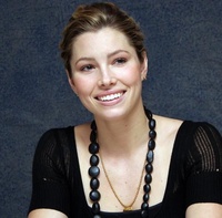 Jessica Biel séduit Vivaldi et cherche son enfant