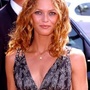 Vanessa Paradis, entre cafés et amours tortueux