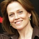 Sigourney Weaver voit rouge