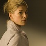 Rosamund Pike devient Magneto ?
