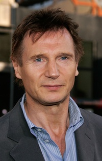 Liam Neeson veut aussi jouer avec les bateaux !