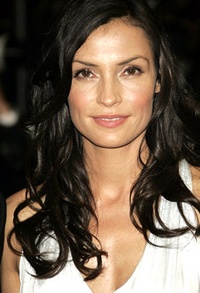 Famke Janssen en sorcière dans Hansel et Gretel