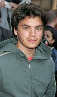 Savages s'offre Emile Hirsch