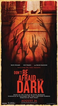 Première affiche du film Don't be afraid of the dark