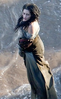 Blanche Neige et le Chasseur : Kristen Stewart en robe et en armure
