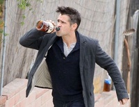 Colin Farrell, jamais sans sa bouteille...