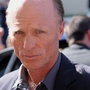 Ed Harris à la poursuite de Dwayne Johnson ?!