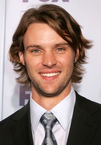 Jesse Spencer alias Dr Chase devient pompier !