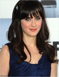Richard Curtis dirigerait Zooey Deschanel dans un voyage dans le temps