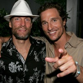 Matthew McConaughey et Woody Harrelson, détectives dans la série True Detective
