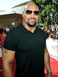 Dwayne Johnson dans l'adaptation du roman graphique Lore
