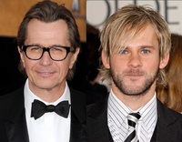 Gary Oldman et Dominic Monaghan dans Monster Butler