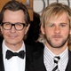 Gary Oldman et Dominic Monaghan dans Monster Butler