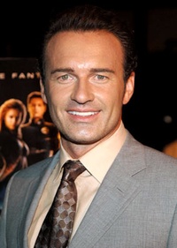 Paranoïa rejoint par Julian Mcmahon