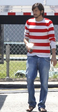 Nouvelles photos de tournage d'Ashton Kutcher en Steve Jobs