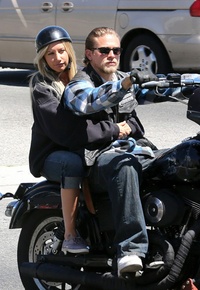Ashley Tisdale sur le tournage de Sons of anarchy