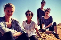Mad Max Fury Road : premières photos de tournage tweetées par Rosie Huntington-Whiteley