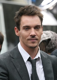 Jonathan Rhys-Meyers sera Dracula dans la série de NBC