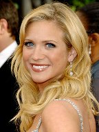 Brittany Snow change d'heure