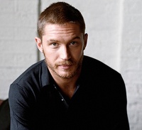 Tom Hardy sera Elton John dans son biopic.