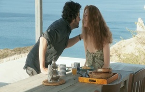 Tu honoreras ta mère et ta mère  Teaser 1 VF