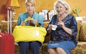 Retour chez ma mère  Bande annonce Retour chez ma mère