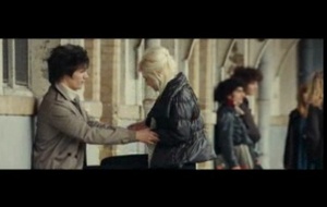 LOL (laughing out loud) ®  La bande annonce du film LOL (laughing out loud) (R)